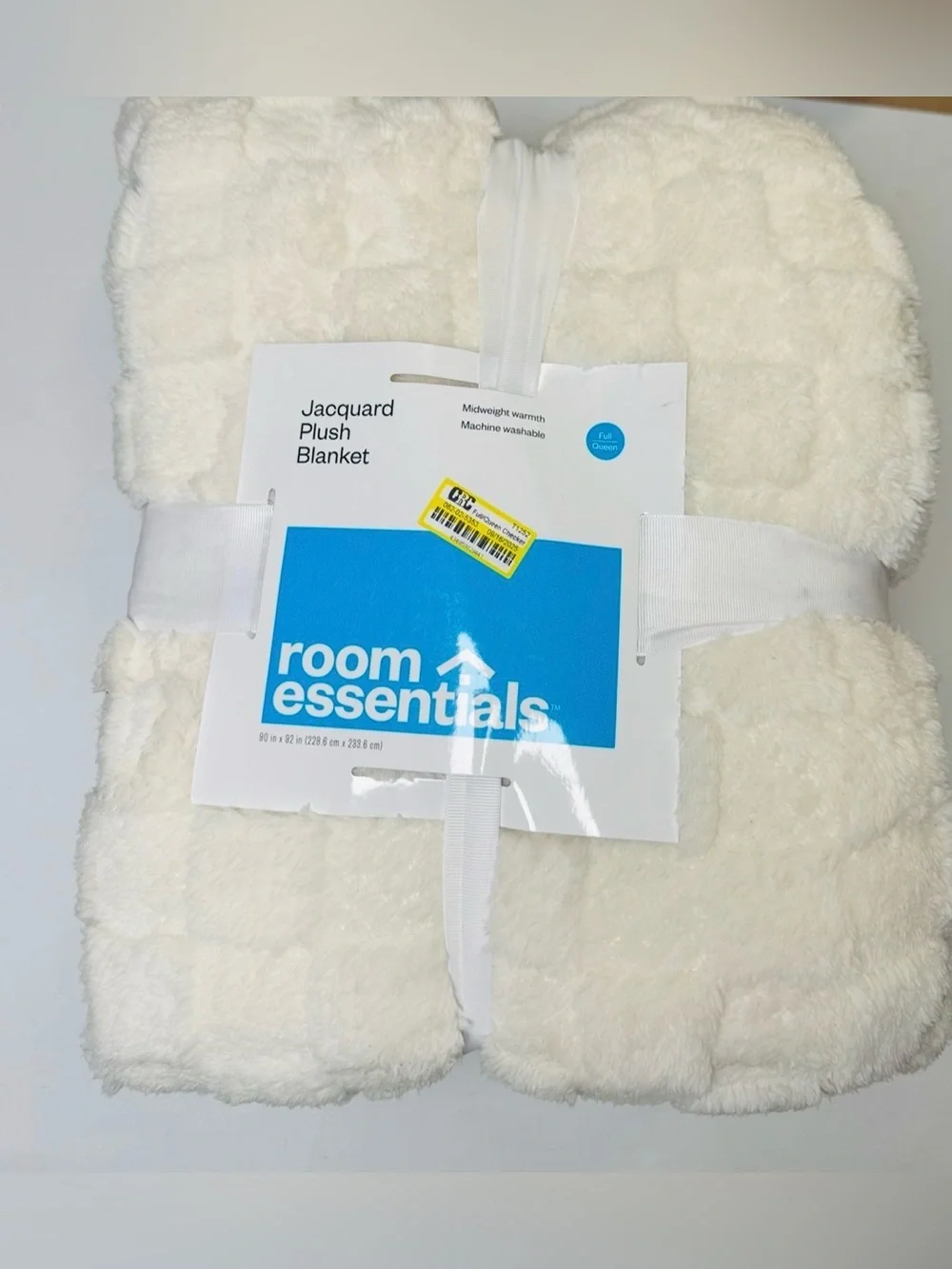 Room Essentials Jacquard Plush Blanket – Full/Quee